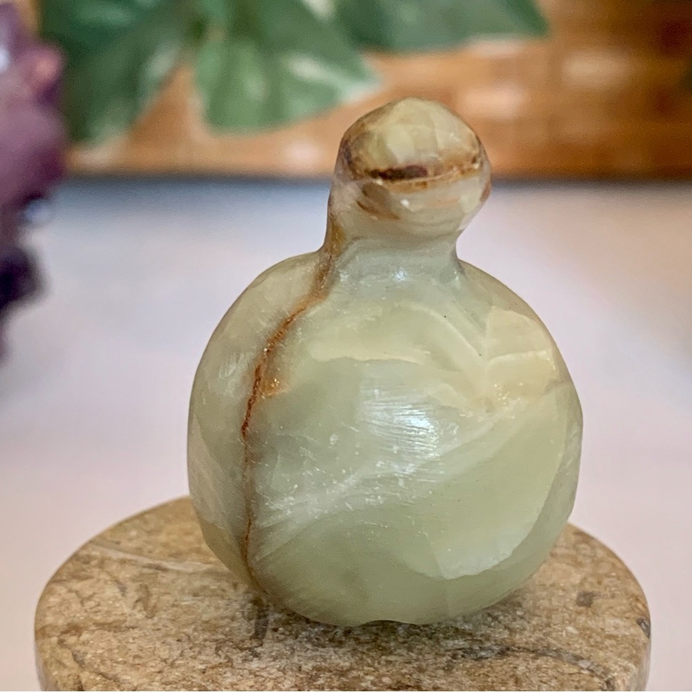 Natural Polished Afghan Jade Fruit Carving Green Onyx Crystal Carved Gourd 1.5" - Picture 7 of 16